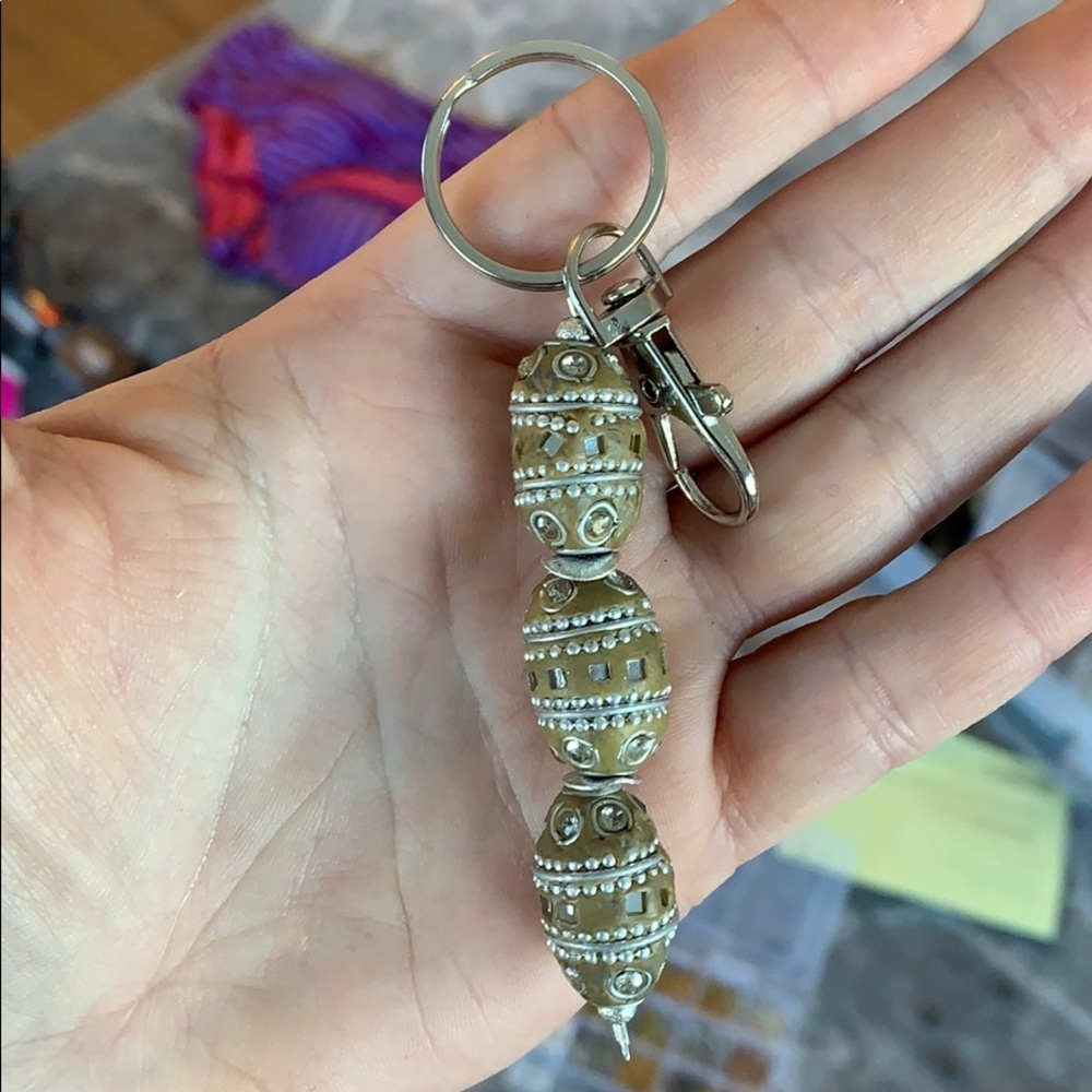 Handmade beaded keychain - Picture 6 of 8